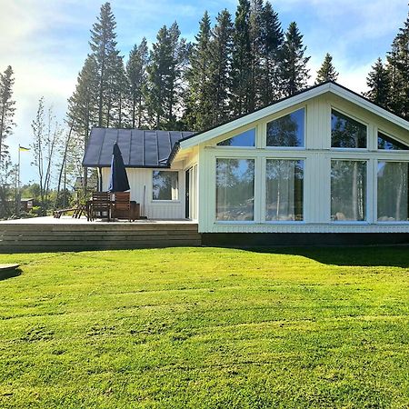 Stuga Med Havsutsikt Robertsfors Exteriér fotografie