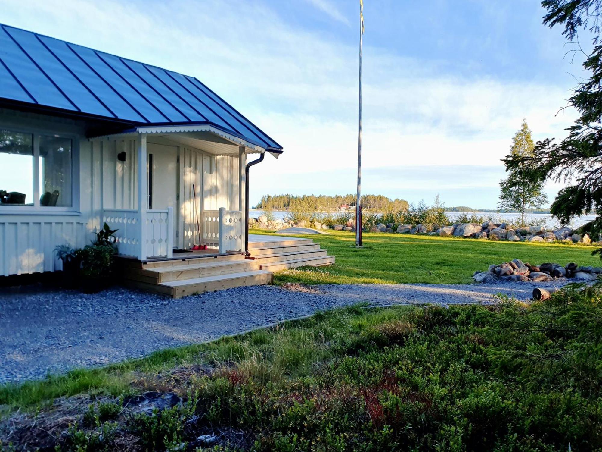 Stuga Med Havsutsikt Robertsfors Exteriér fotografie
