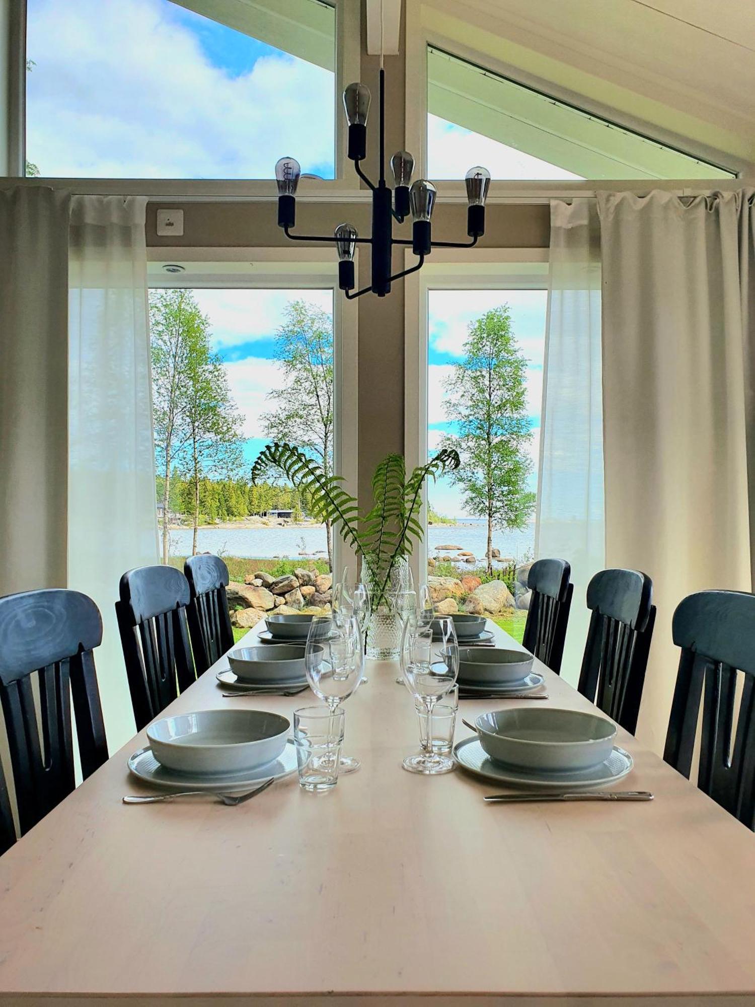 Stuga Med Havsutsikt Robertsfors Exteriér fotografie