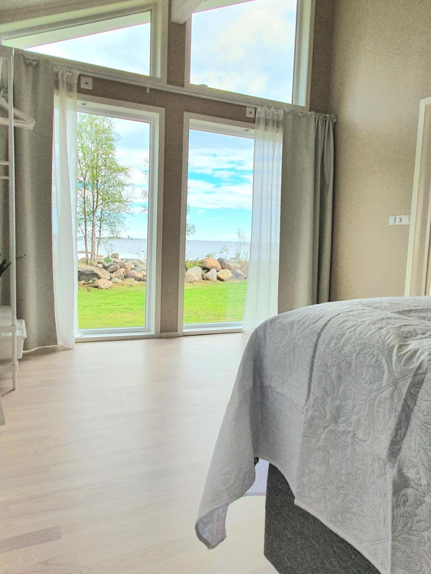 Stuga Med Havsutsikt Robertsfors Exteriér fotografie