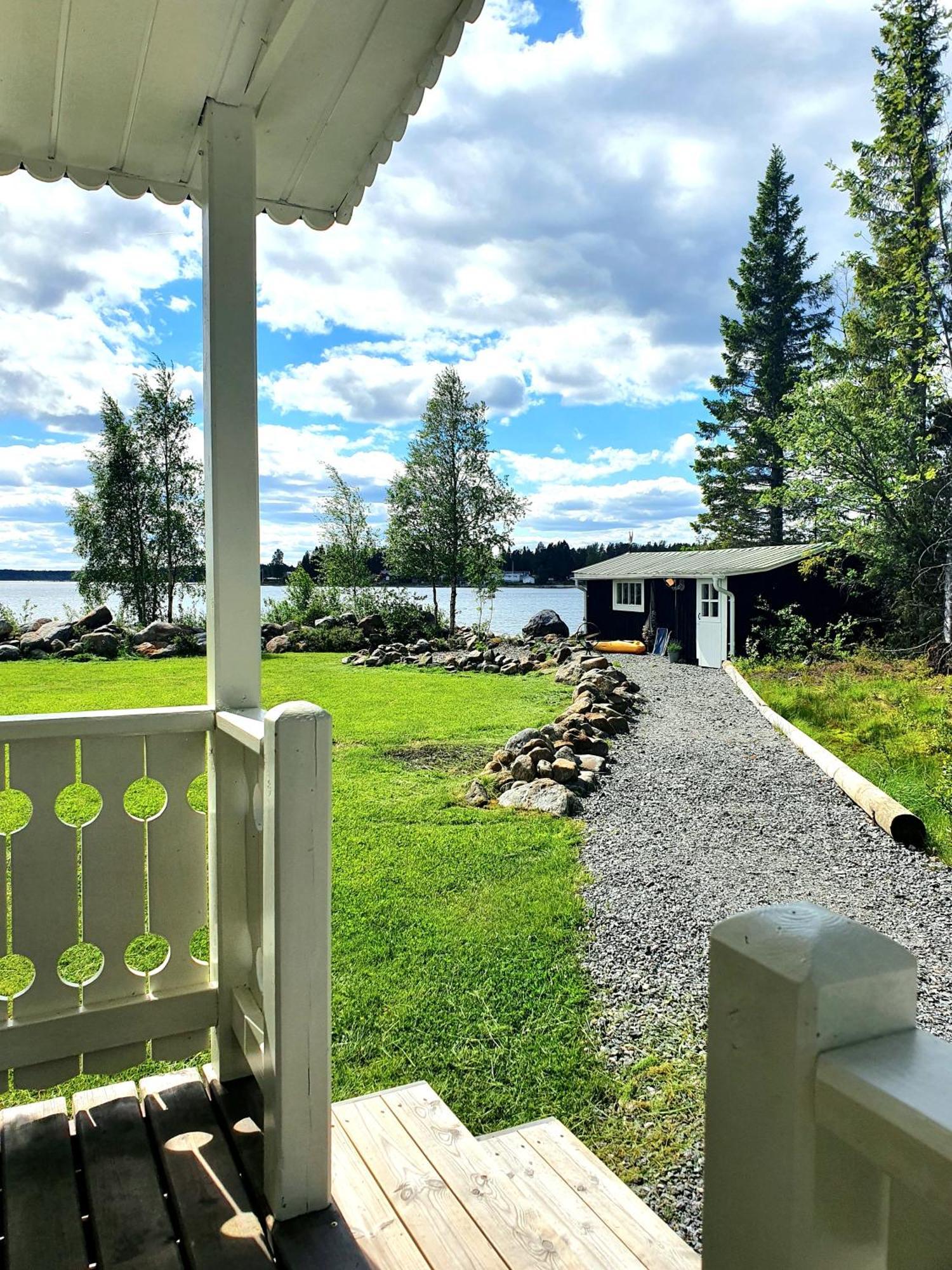 Stuga Med Havsutsikt Robertsfors Exteriér fotografie