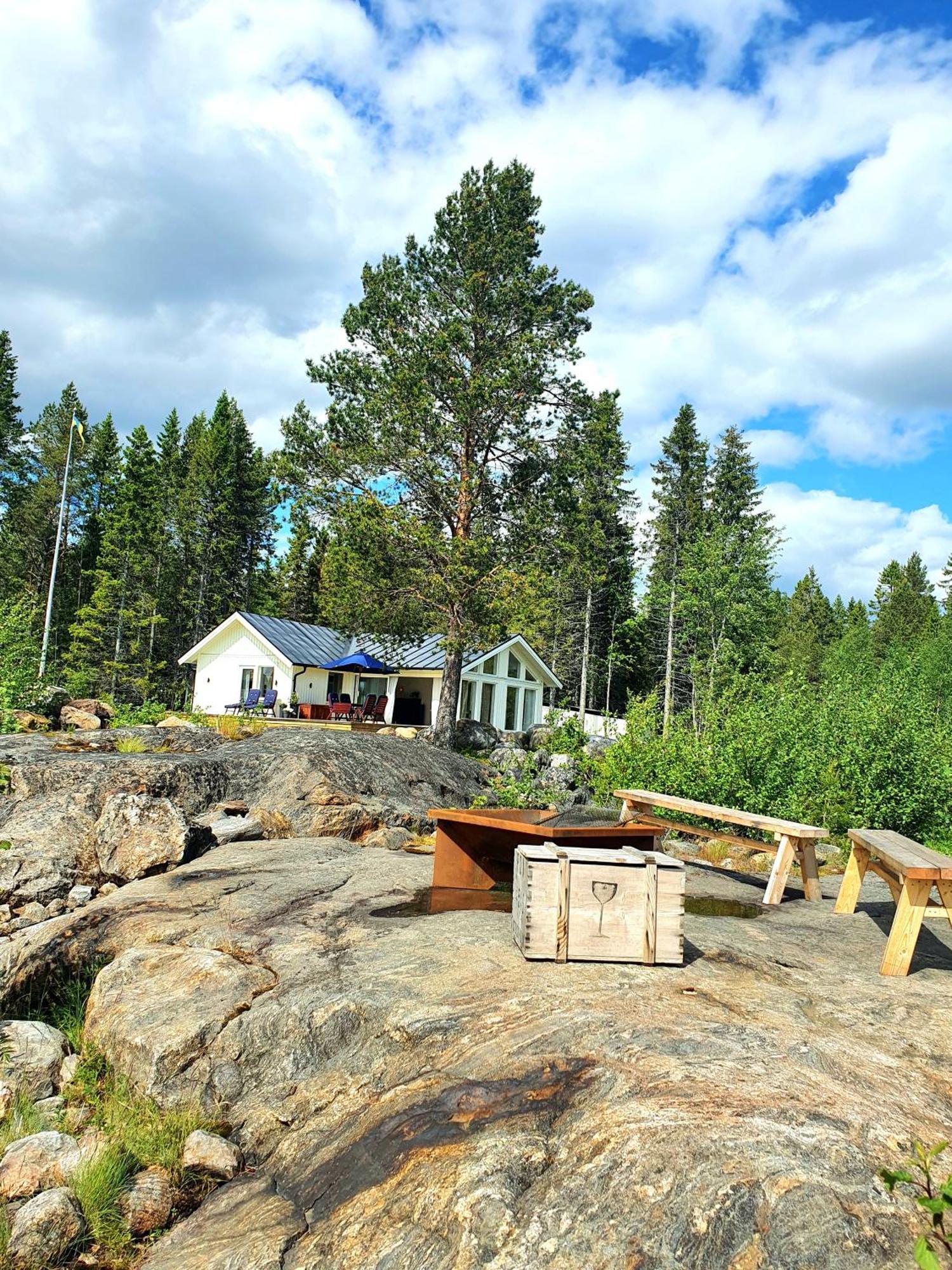 Stuga Med Havsutsikt Robertsfors Exteriér fotografie